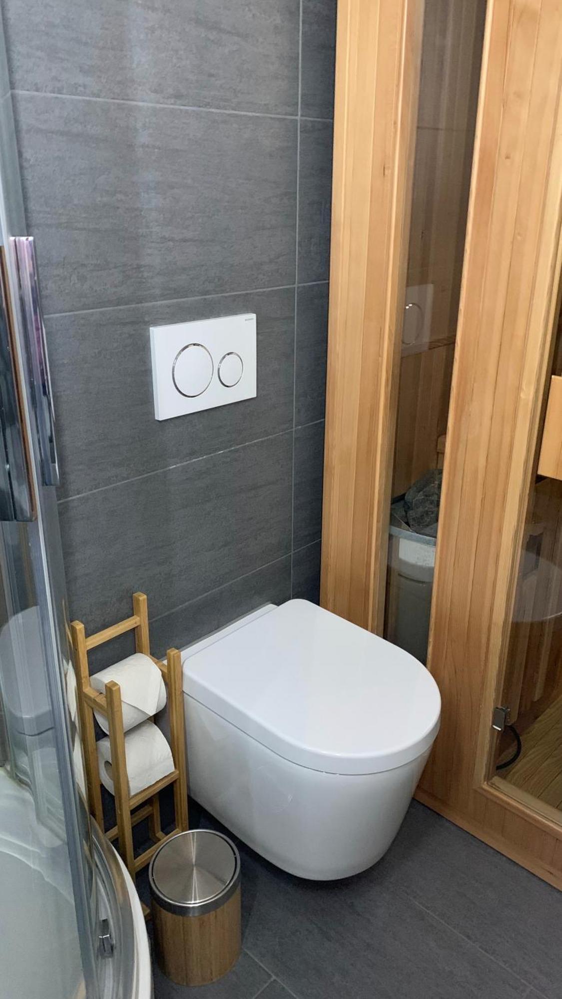 Apartment Aaa Allegra Rojo With Mountain View Scuol
