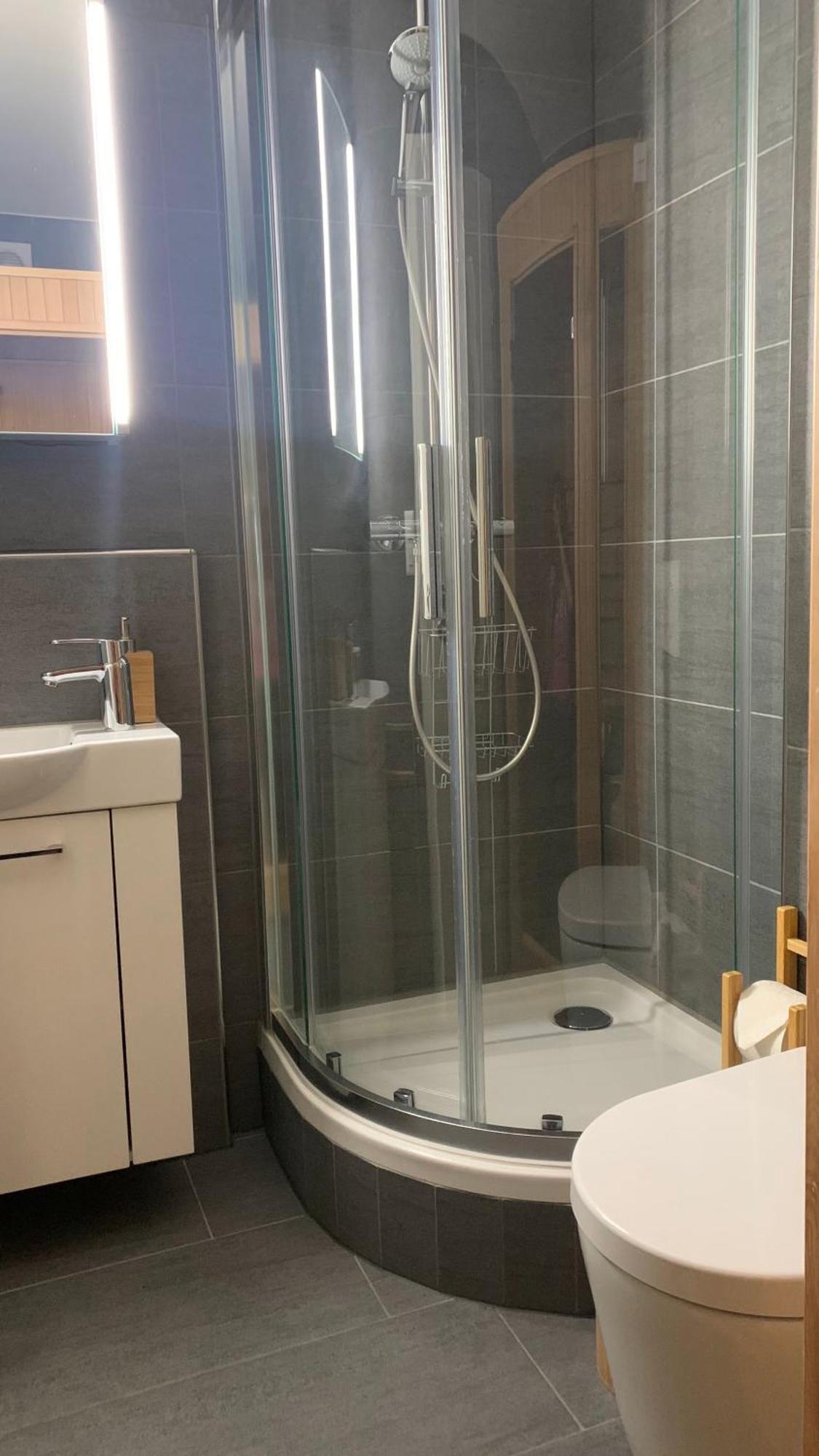 Aaa Allegra Rojo With Mountain View Apartment Scuol